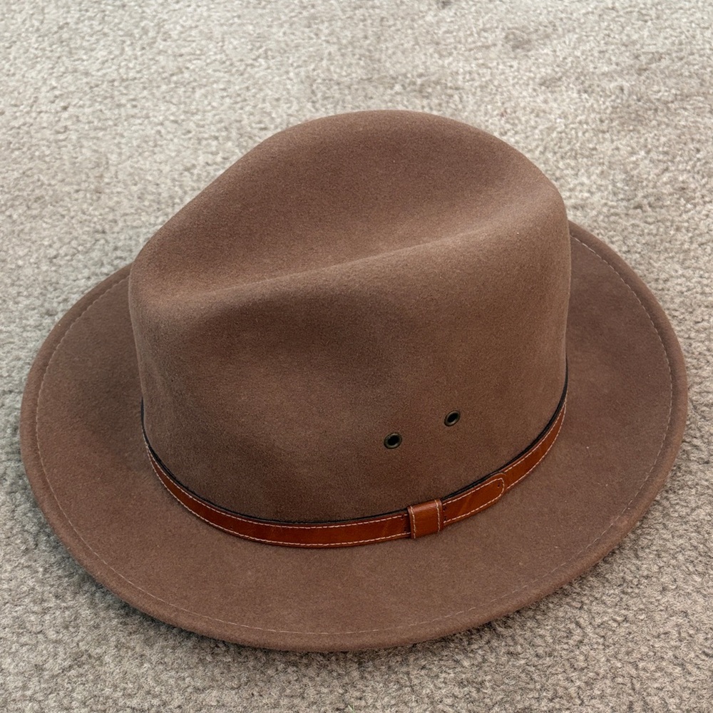 The Carmel Hat Co Classic Brown Felt Fedora with Leather Band men’s/unisex